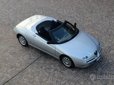 Usata Alfa Romeo Spider 144 CV (105 kW) 2000 Grigio Cabrio
