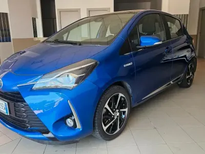 Usata Toyota Yaris Hybrid Style 73 CV (53 kW) 2019 Blu Berlina