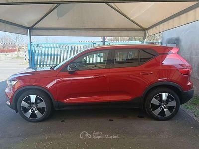 Usata Volvo XC40 Momentum 190 CV (139 kW) 2018 Rosso SUV