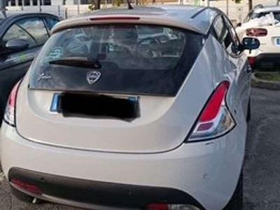 Usata Lancia Ypsilon S 69 CV (50 kW) 2017 Argento Utilitaria