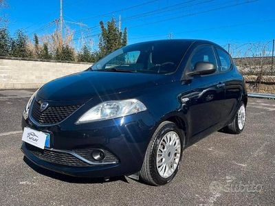 Usata Lancia Ypsilon Silver 69 CV (50 kW) 2016 Blu Utilitaria