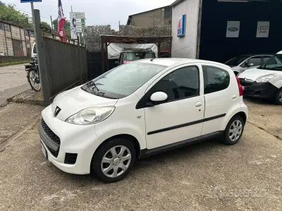 Gebraucht Peugeot 107 54 PS (39 kW) 2009 Weiß Kleinwagen