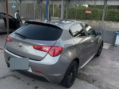 Usata Alfa Romeo Giulietta 105 CV (77 kW) 2013 Grigio Utilitaria