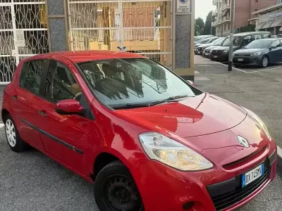 Usata Renault Clio II Luxe 75 CV (55 kW) 2009 Rosso Berlina