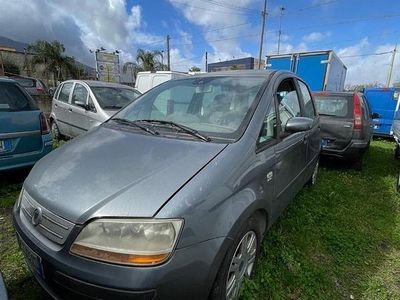 Usata Fiat Idea Dynamic 69 CV (50 kW) 2004 Grigio metallizzato Monovolume