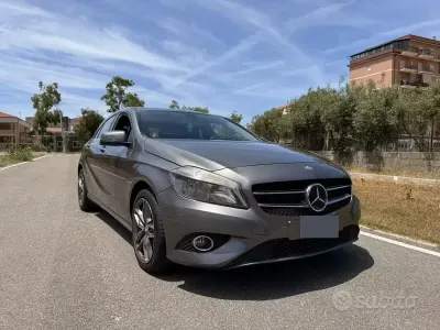 Usata Mercedes A180 109 CV (80 kW) 2014 Grigio Berlina