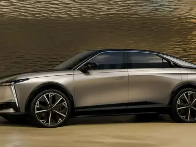 Nuova DS Automobiles N°8 105 kW (143 CV) 2025 Argento SUV