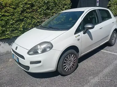 Usata Fiat Grande Punto 77 CV (56 kW) 2015 Bianco Utilitaria