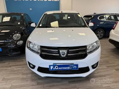 Usata Dacia Sandero Lauréate 75 CV (55 kW) 2016 Bianco Berlina