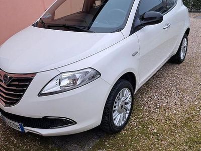Usata Lancia Ypsilon Gold 80 CV (58 kW) 2013 Bianco Utilitaria