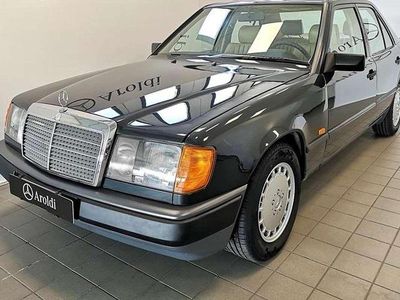 Usata Mercedes E200 122 CV (89 kW) 1989 Nero Berlina