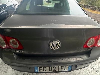 Usata VW Passat 105 CV (77 kW) 2010 Grigio Berlina