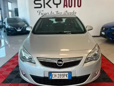 Usata Opel Astra Cosmo 125 CV (91 kW) 2011 Grigio Station wagon