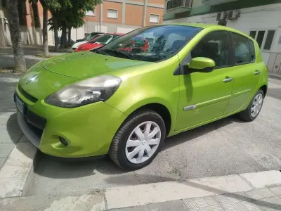 Usata Renault Clio II LE 75 CV (55 kW) 2009 Berlina