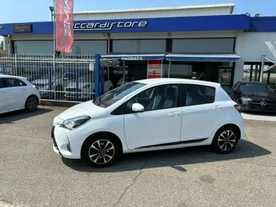 Usata Toyota Yaris Lounge 72 CV (52 kW) 2019 Bianco Berlina