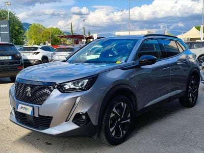 Używany Peugeot 2008 Allure 110 KM (80 kW) 2022 Srebrny SUV