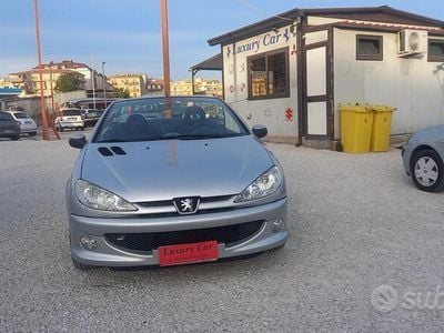 Usata Peugeot 206 CC 109 CV (80 kW) 2007 Grigio Cabrio