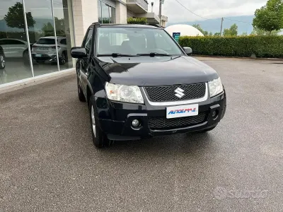 Second-hand Suzuki Grand Vitara 129 CP (94 kW) 2006 Negru SUV
