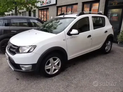 Usata Dacia Sandero Stepway 91 CV (66 kW) 2015 Bianco Berlina