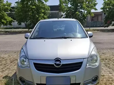 Usata Opel Agila 86 CV (63 kW) 2009 Grigio Utilitaria