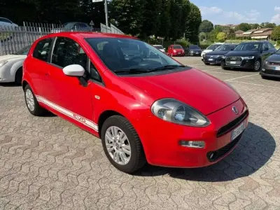 Usata Fiat Punto Lounge 69 CV (50 kW) 2012 Rosso Utilitaria