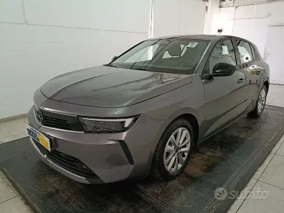 Usata Opel Astra Edition 110 CV (80 kW) 2023 Grigio metallizzato Utilitaria