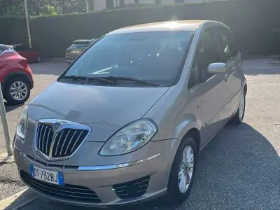 Usata Lancia Musa 95 CV (69 kW) 2008 Oro Monovolume