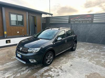 Usata Dacia Sandero Stepway 90 CV (66 kW) 2017 Grigio Berlina