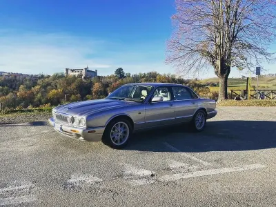 Usata Jaguar XJ8 237 CV (174 kW) 1999 Grigio Berlina