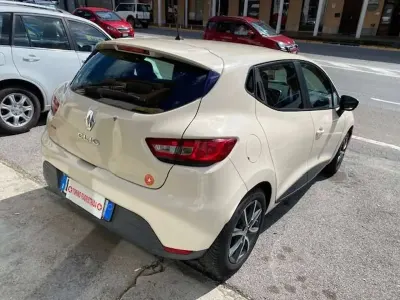 Usata Renault Clio IV 73 CV (53 kW) 2015 Beige Berlina