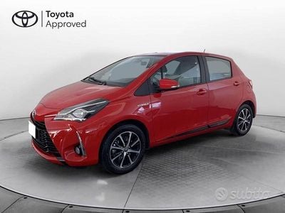 Usata Toyota Yaris Hybrid Active 101 CV (74 kW) 2019 Rosso Berlina