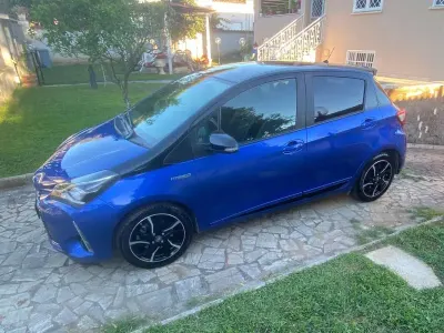 Usata Toyota Yaris Hybrid Edition 73 CV (53 kW) 2017 Blu/azzurro Berlina