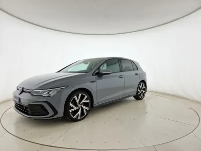 Usata VW Golf VIII R-line 150 CV (110 kW) 2024 Grigio Berlina