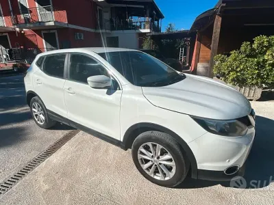 Usata Nissan Qashqai Acenta 110 CV (80 kW) 2015 Bianco SUV