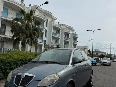 Usata Lancia Ypsilon 90 CV (66 kW) 2008 Grigio Utilitaria