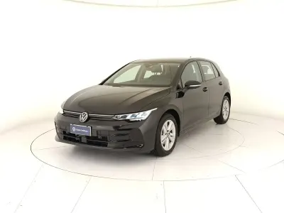 Usata VW Golf VIII Life 116 CV (85 kW) 2025 Nero Berlina