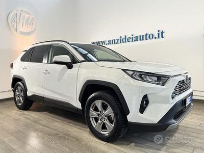 Usata Toyota RAV4 Hybrid Business Edition 218 CV (160 kW) 2022 Bianco pastello SUV