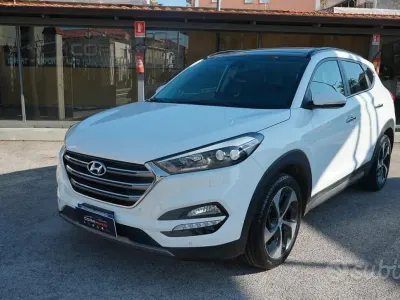 Usata Hyundai Tucson Xpossible 136 CV (100 kW) 2016 Bianco SUV