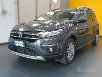 Käytetty Dacia Jogger Comfort 100 HP (73 kW) 2022 Harmaa Tila-auto