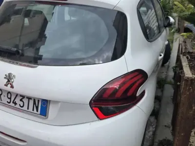 Usata Peugeot 208 Allure 75 CV (55 kW) 2018 Utilitaria