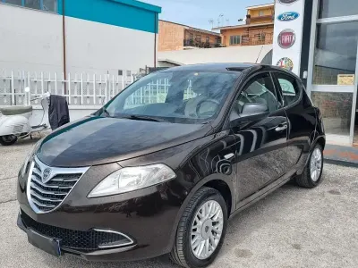 Usata Lancia Ypsilon Gold 69 CV (50 kW) 2013 Nero Utilitaria