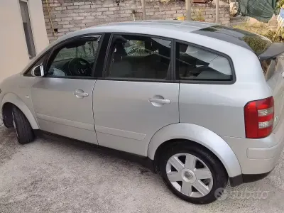 Usata Audi A2 75 CV (55 kW) 2002 Grigio Utilitaria