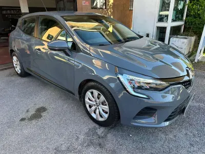 Usata Renault Clio V Life 101 CV (74 kW) 2021 Grigio Berlina