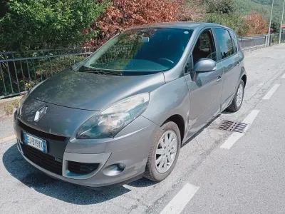 Usata Renault Scénic III 110 CV (80 kW) 2011 Grigio Monovolume