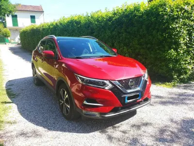 Usata Nissan Qashqai N-Connecta 116 CV (85 kW) 2020 Rosso SUV