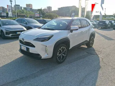 Usata Toyota Yaris Cross Lounge 116 CV (85 kW) 2022 Bianco SUV