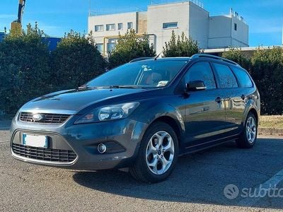 Usata Ford Focus Style 110 CV (80 kW) 2011 Grigio Station wagon