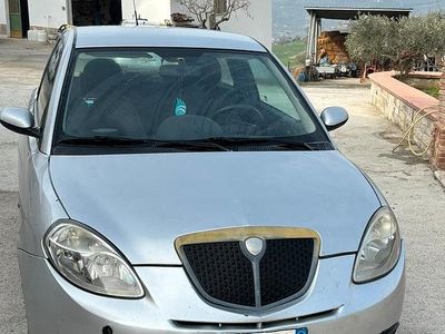 Begagnad Lancia Ypsilon 69 HK (50 kW) 2007 Grå Halvkombi