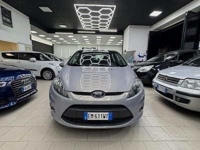 Usata Ford Fiesta Titanium 70 CV (51 kW) 2012 Grigio Utilitaria