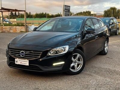 Usata Volvo V60 Kinetic 115 CV (84 kW) 2015 Nero Station wagon
